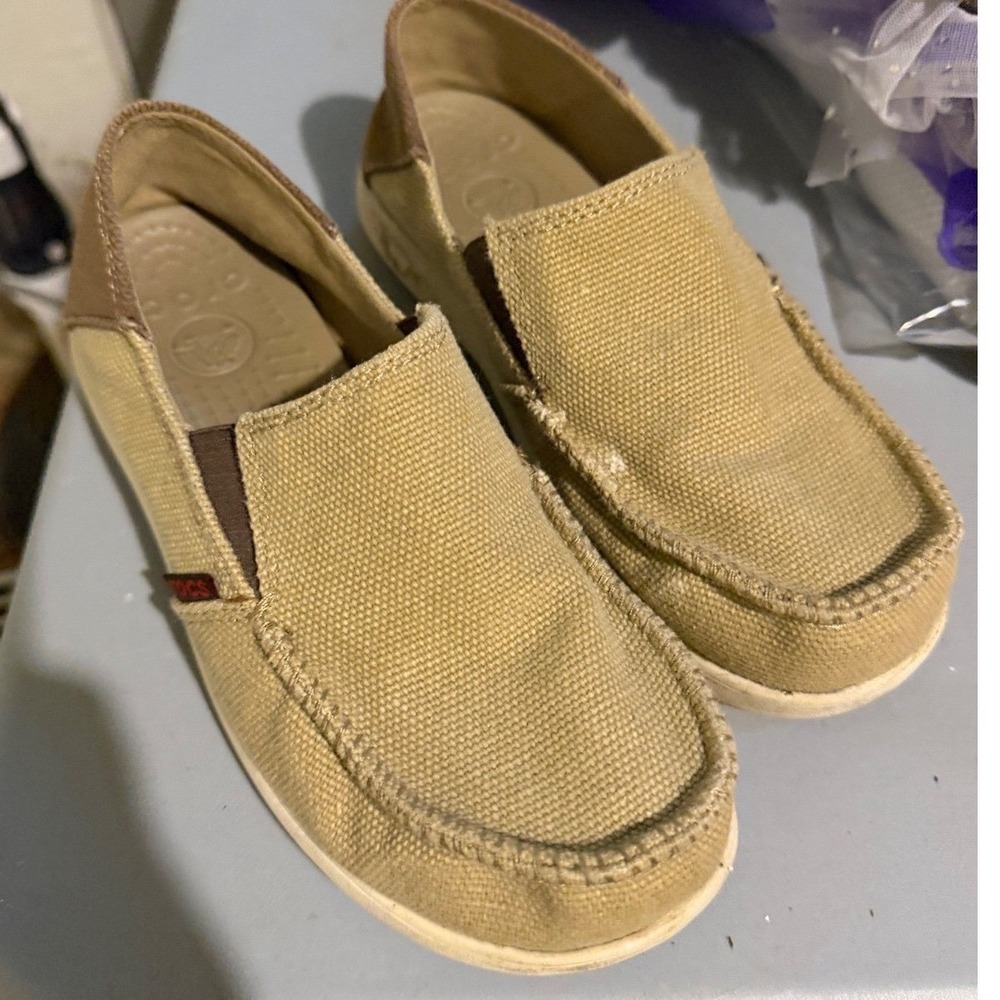 Crocs Santa Cruz‎ Boys Khaki Tan Canvas Slip On Loafers Shoes Size J3
